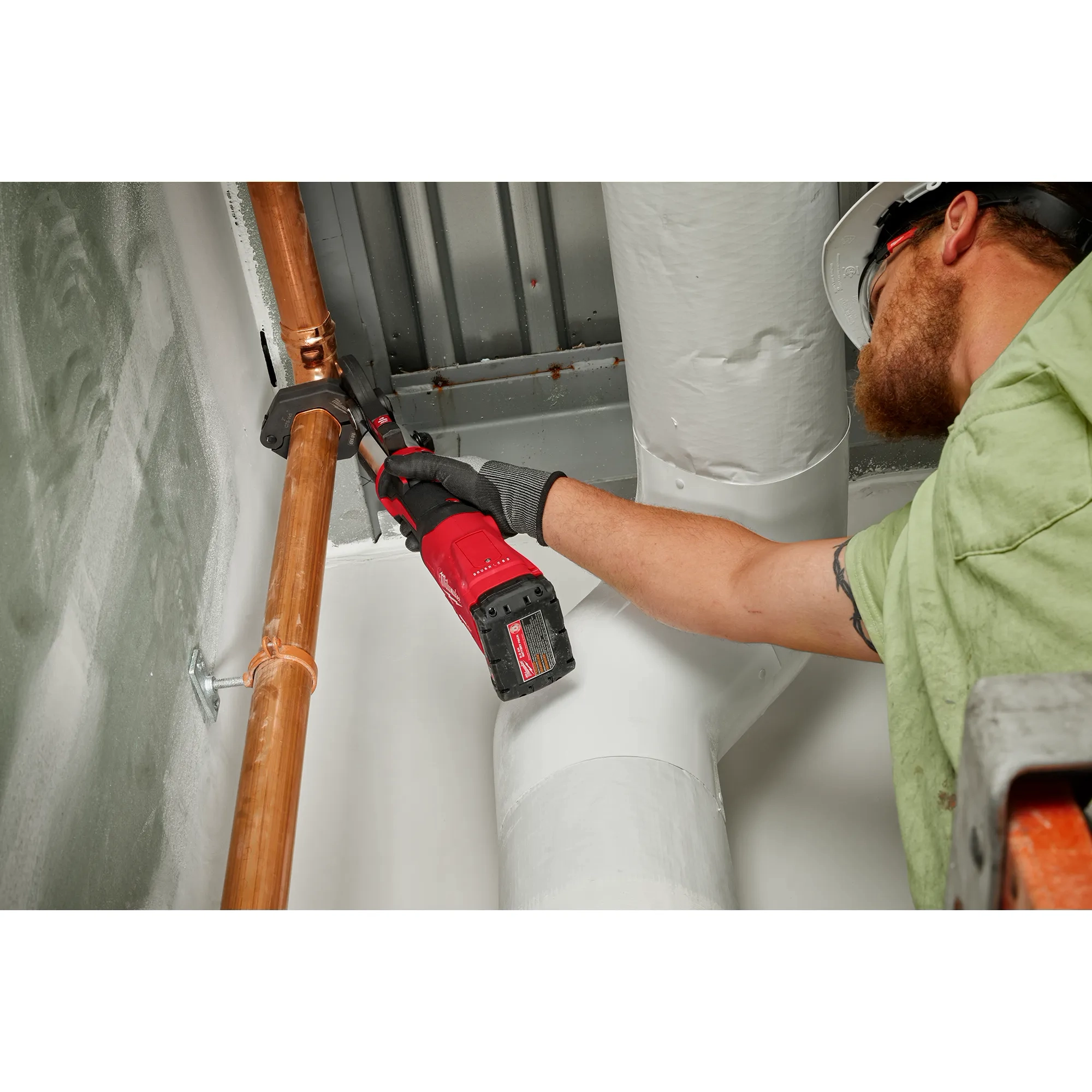 Image of a worker using the Milwaukee CTS-V Pivoting Press Ring Kit with the M18 Force Logic Press Tool