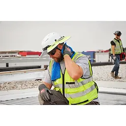 Image of a worker using the Milwaukee Cooling PVA Towel on a jobsite