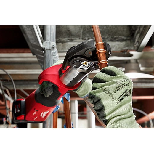 Image of the Milwaukee RLS ACR Press Jaws being used by a worker on copper pipe