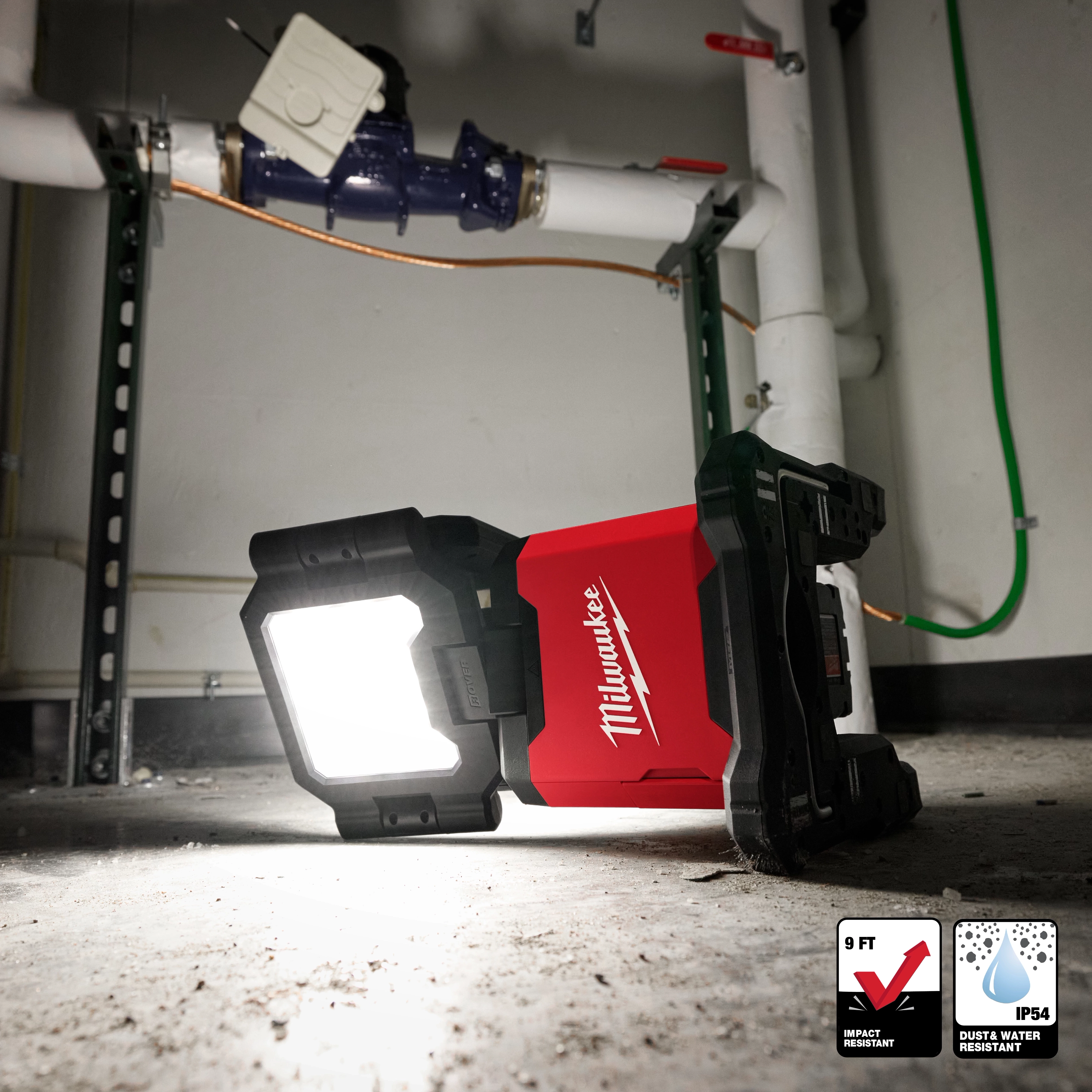 M18™ ROVER™ Dual Power Triple-Panel Flood & Area Light