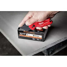 48-22-1500 - FASTBACK™ Compact Folding Utility Knife