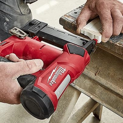 Milwaukee nail gun outlet m12