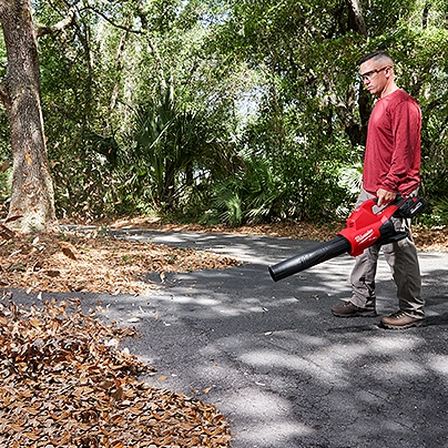 Battery powered best sale milwaukee leaf blower