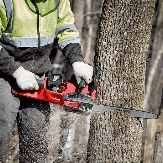 Milwaukee best sale battery chainsaw